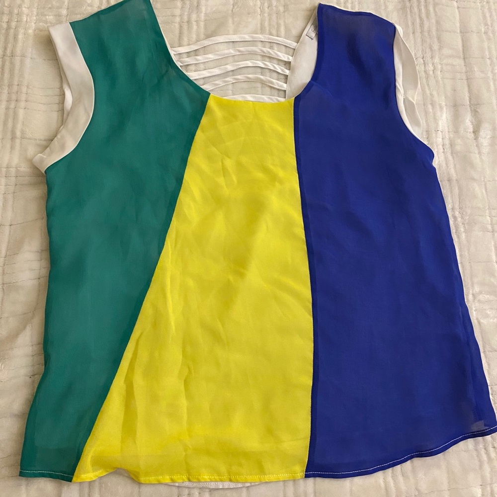 Short sleeve multi color slit design shirt